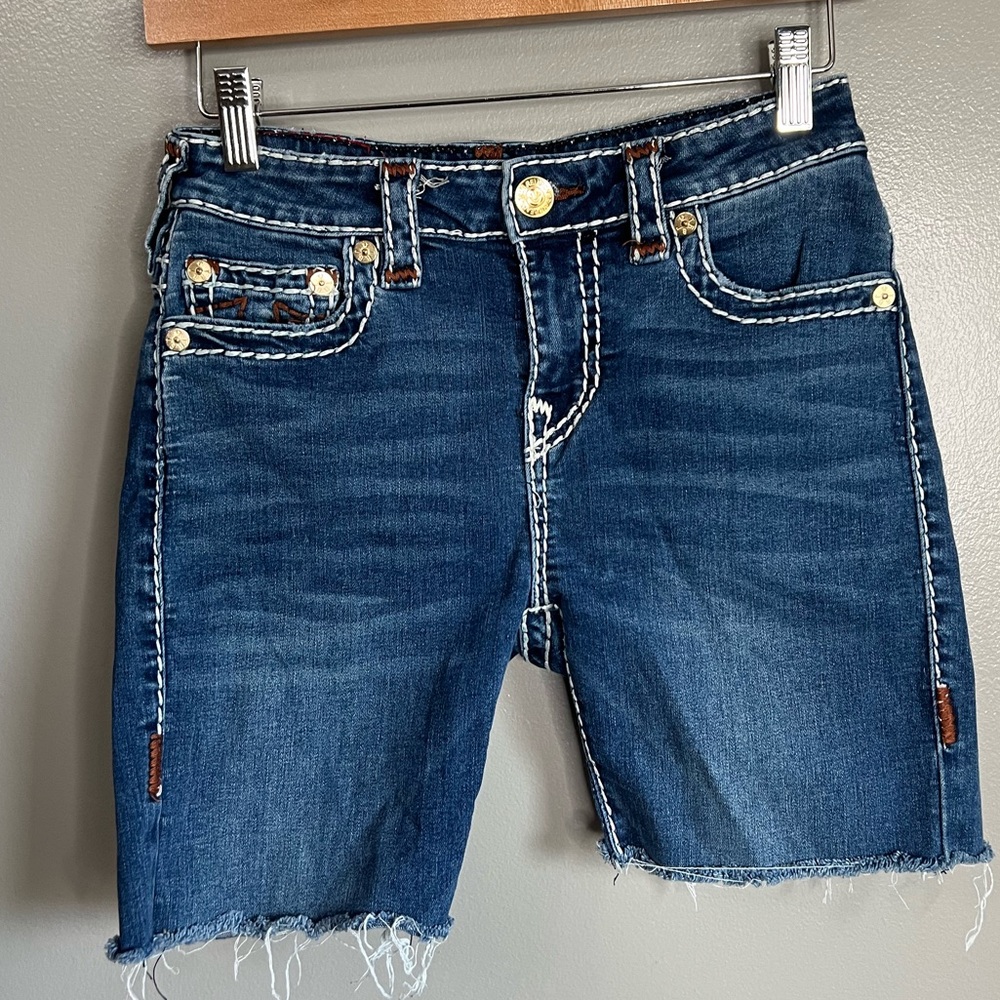 True Religion Billie mid rise straight cut off jean shorts size 26‎ distressed